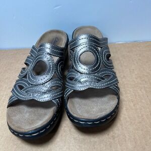 Clarks womens Sz 11  Leather Pewter Metallic Comfort‎ Slide Wedge Sandals
